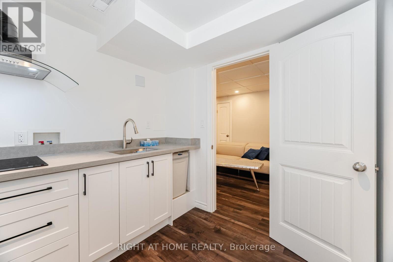 15 Kemano Road, Aurora (aurora Heights), Ontario