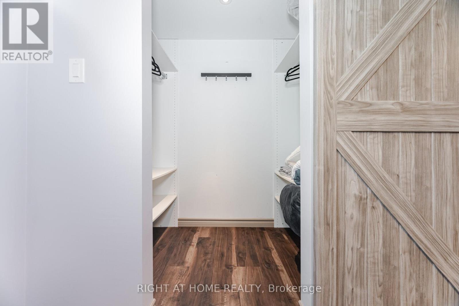 15 Kemano Road, Aurora (aurora Heights), Ontario