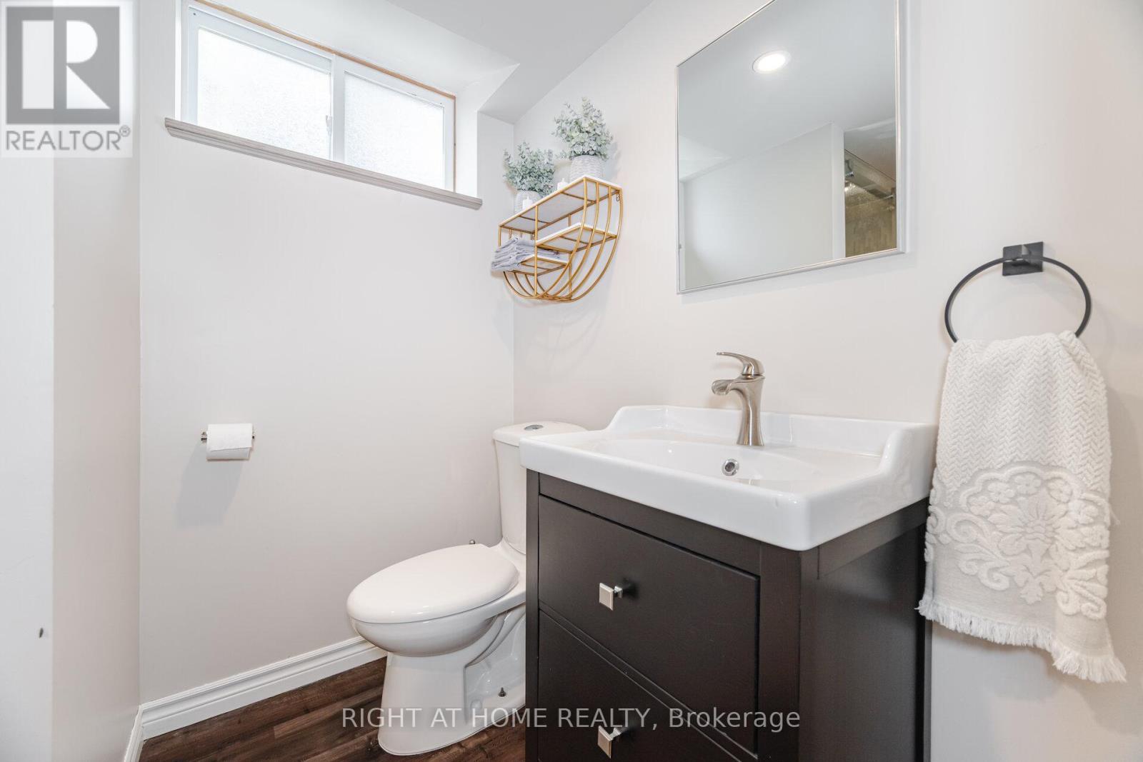 15 Kemano Road, Aurora (aurora Heights), Ontario