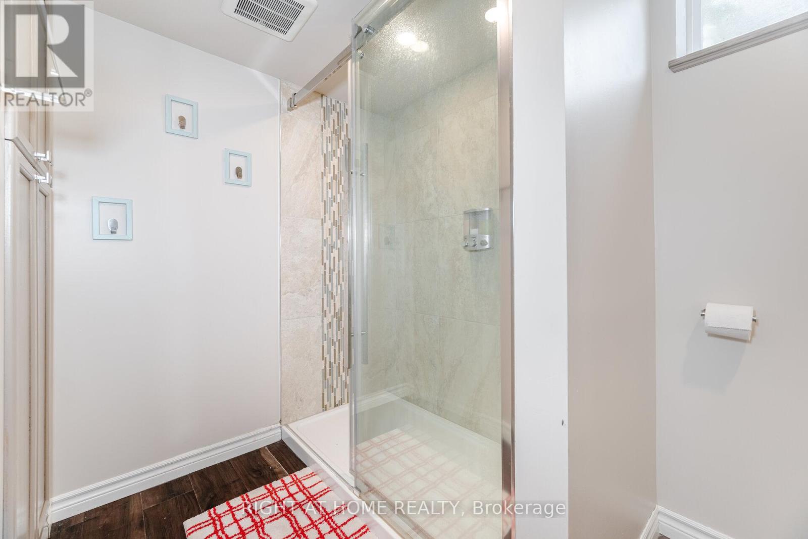 15 Kemano Road, Aurora (aurora Heights), Ontario