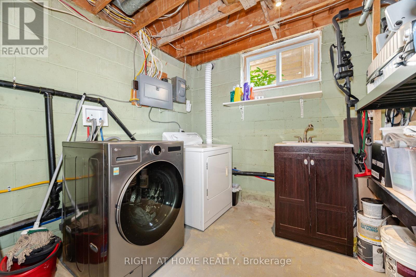 15 Kemano Road, Aurora (aurora Heights), Ontario