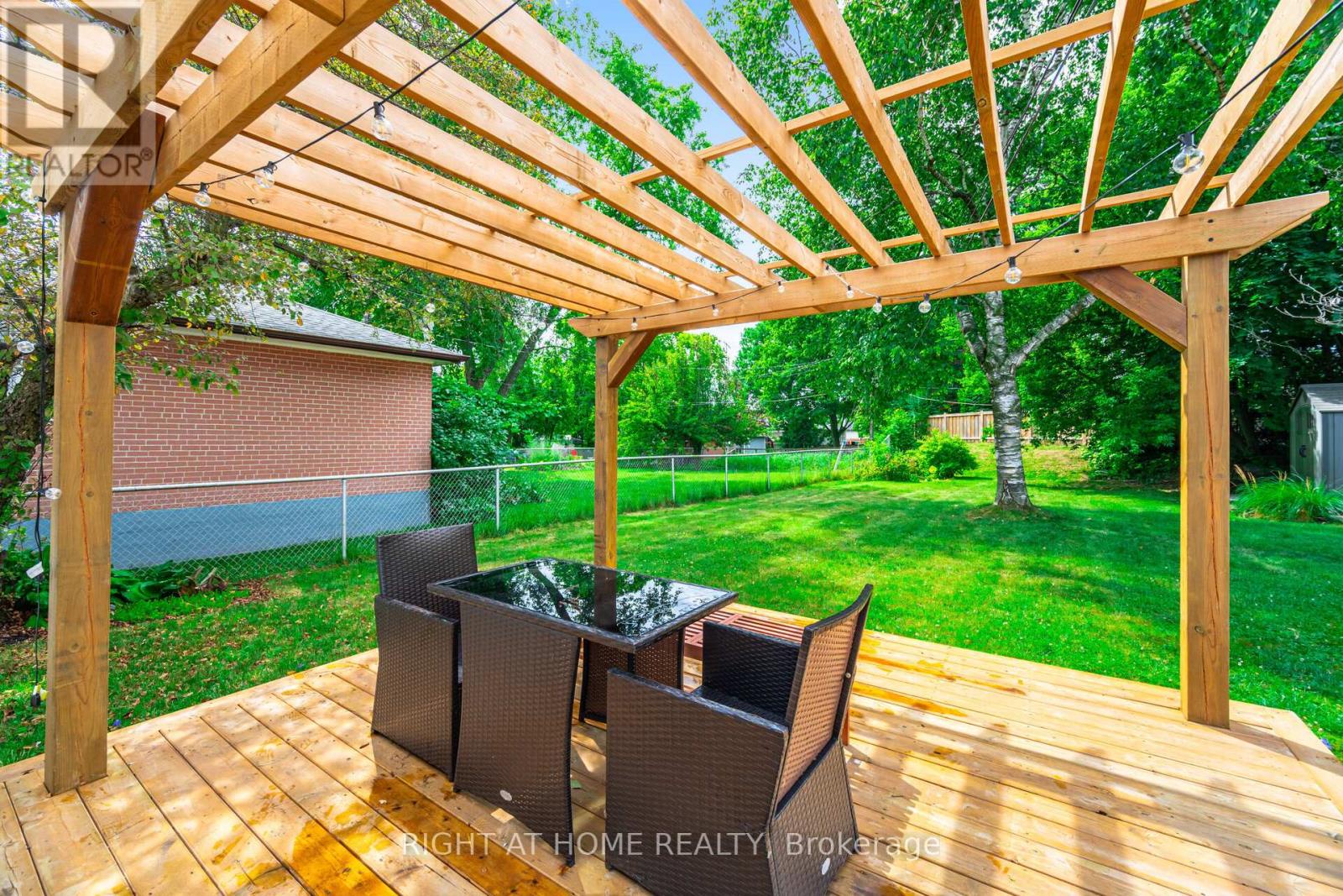 15 Kemano Road, Aurora (aurora Heights), Ontario