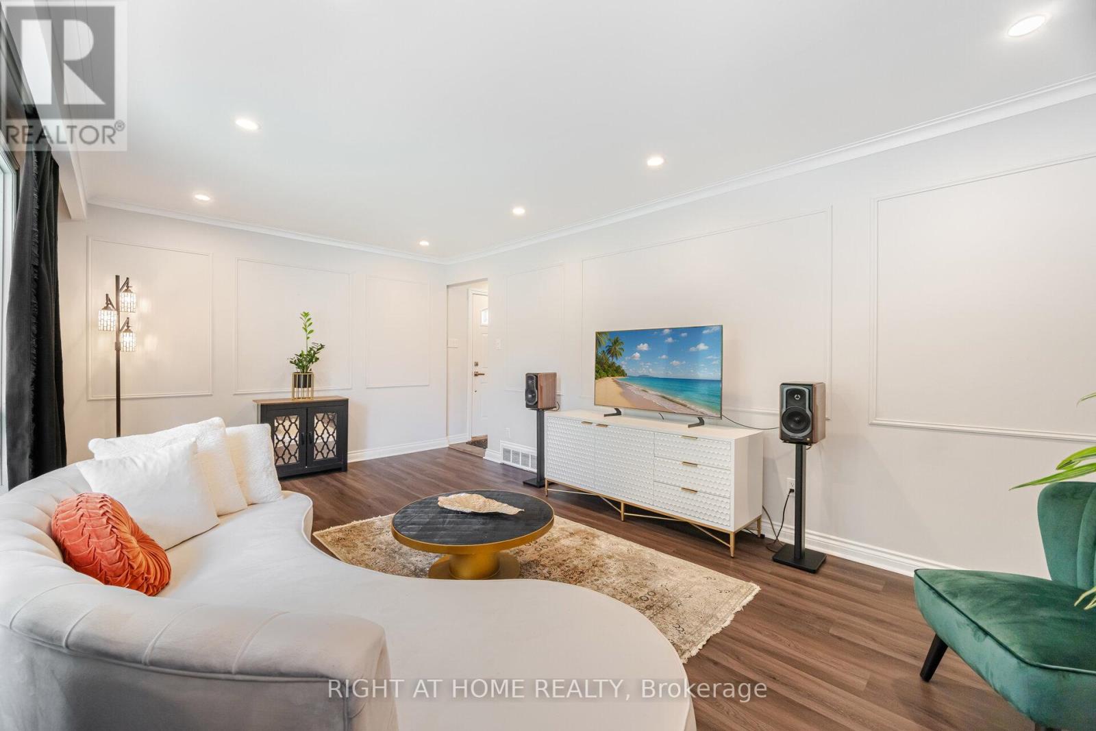 15 Kemano Road, Aurora (aurora Heights), Ontario