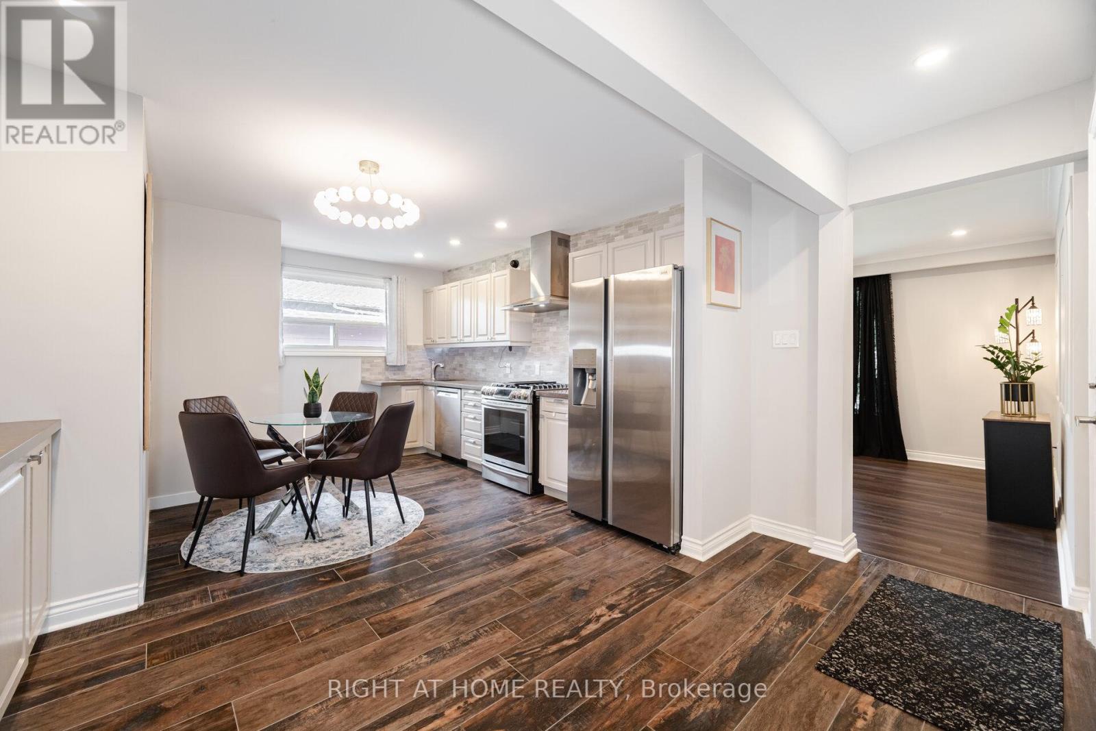 15 Kemano Road, Aurora (aurora Heights), Ontario