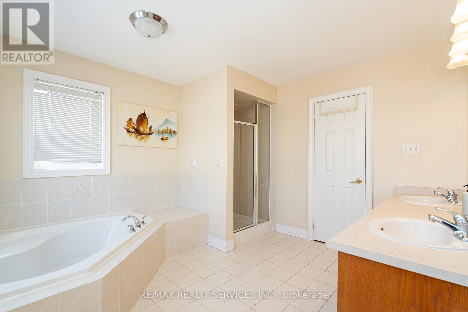 52 Mount Royal Circle, Brampton (vales Of Castlemore North), Ontario