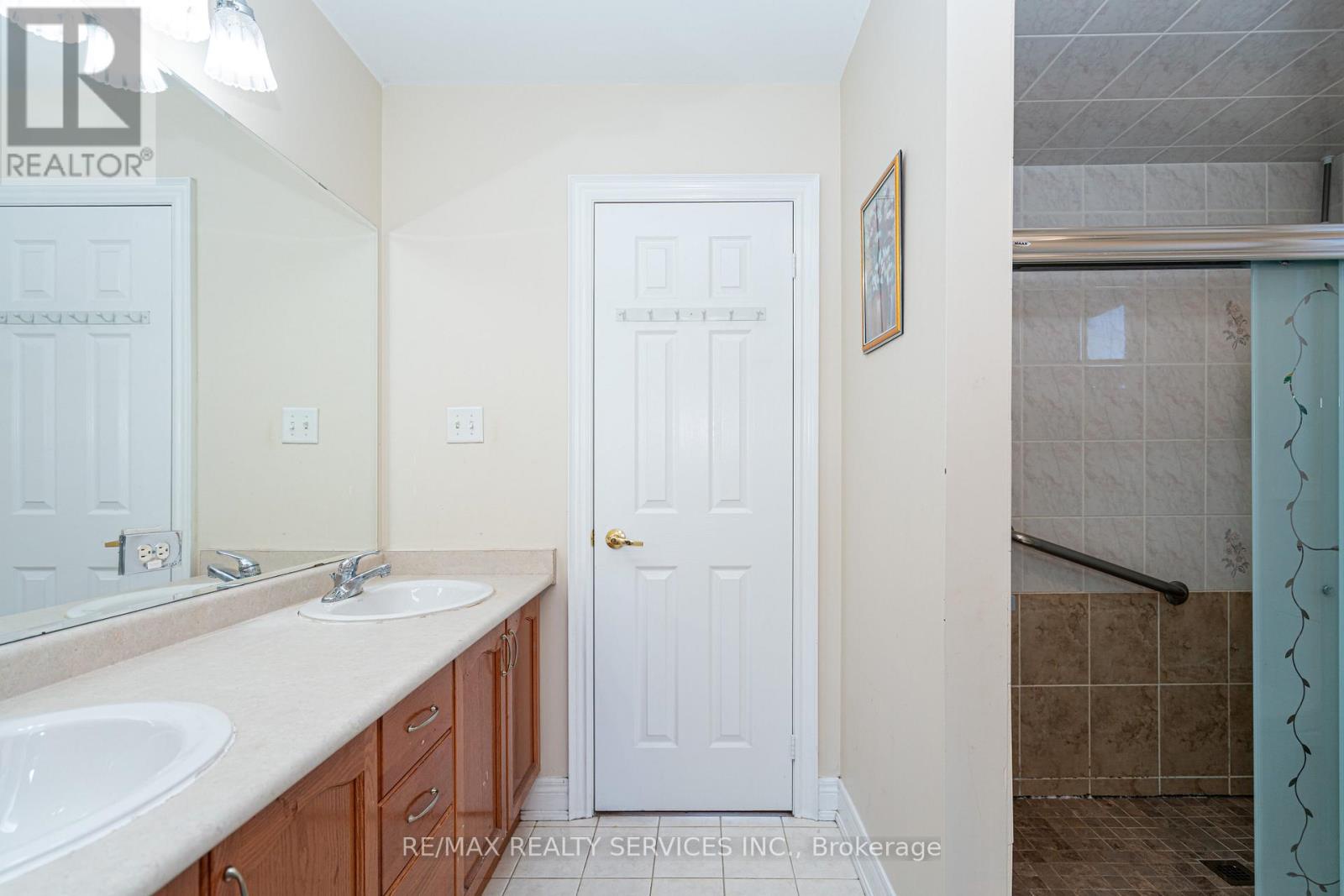 52 Mount Royal Circle, Brampton (vales Of Castlemore North), Ontario