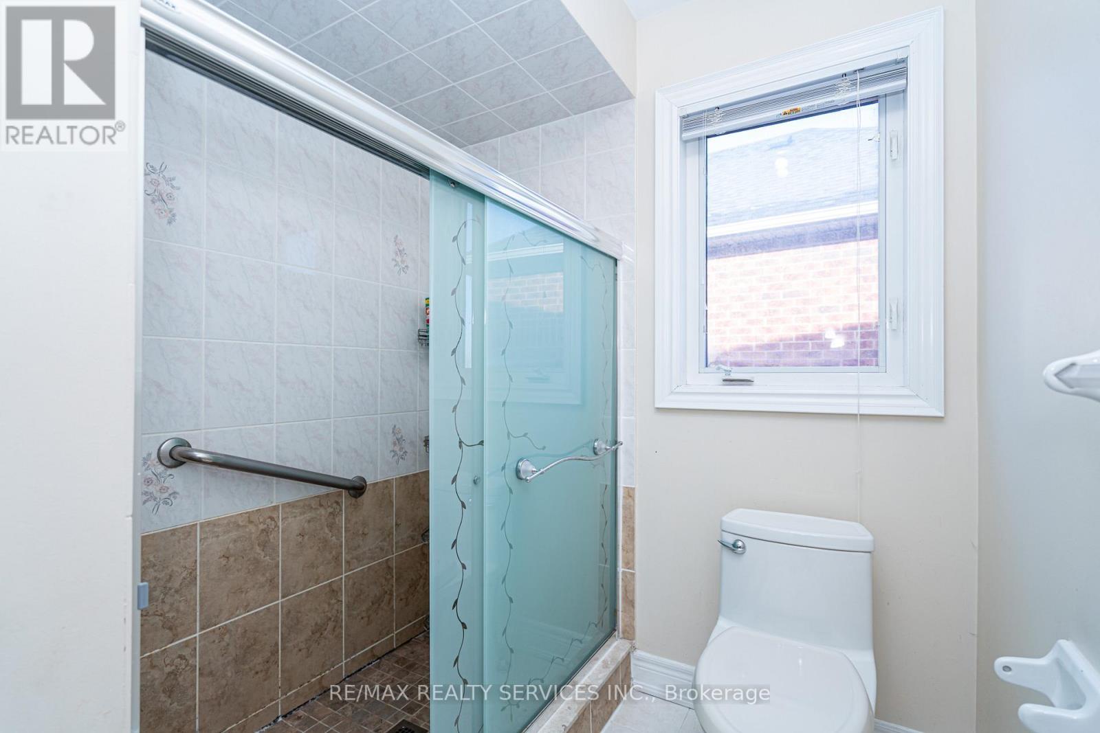 52 Mount Royal Circle, Brampton (vales Of Castlemore North), Ontario