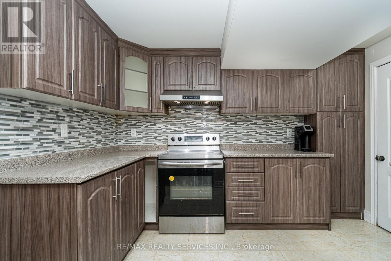 52 Mount Royal Circle, Brampton (vales Of Castlemore North), Ontario