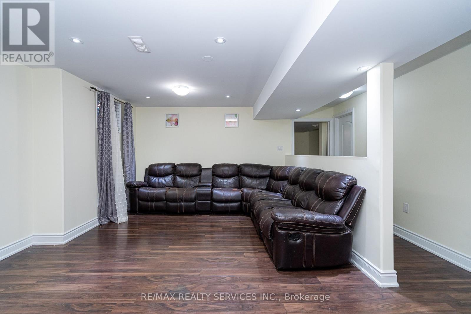 52 Mount Royal Circle, Brampton (vales Of Castlemore North), Ontario