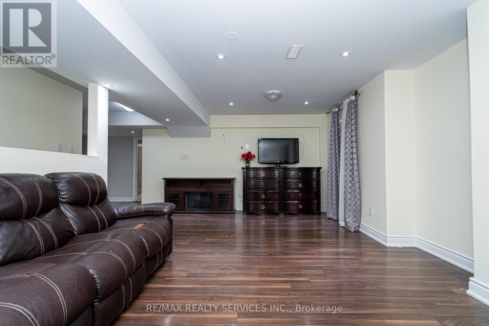 52 Mount Royal Circle, Brampton (vales Of Castlemore North), Ontario