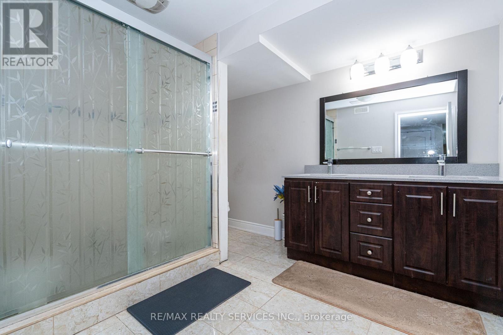 52 Mount Royal Circle, Brampton (vales Of Castlemore North), Ontario