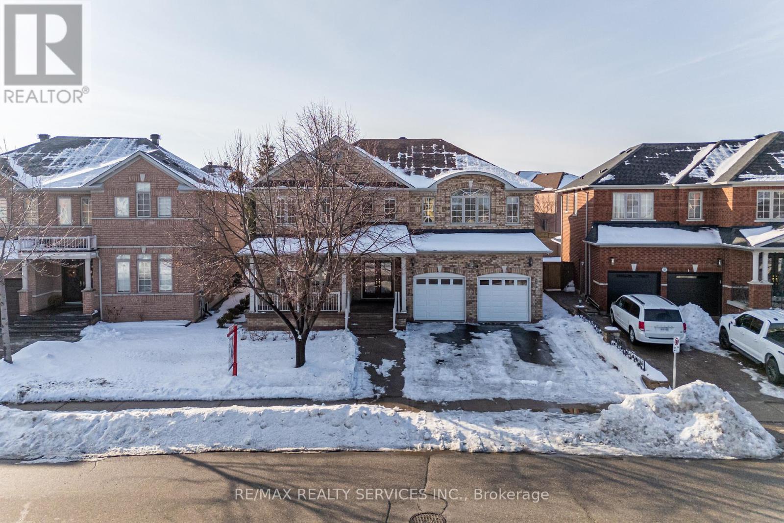 52 Mount Royal Circle, Brampton (vales Of Castlemore North), Ontario