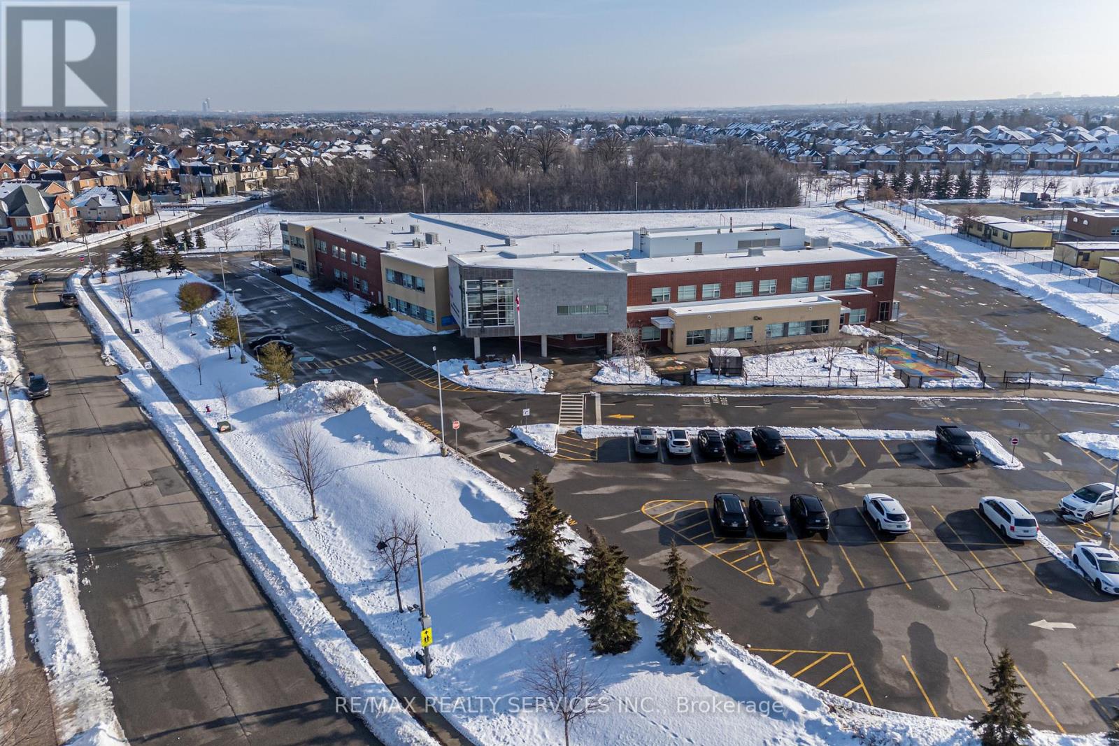 52 Mount Royal Circle, Brampton (vales Of Castlemore North), Ontario