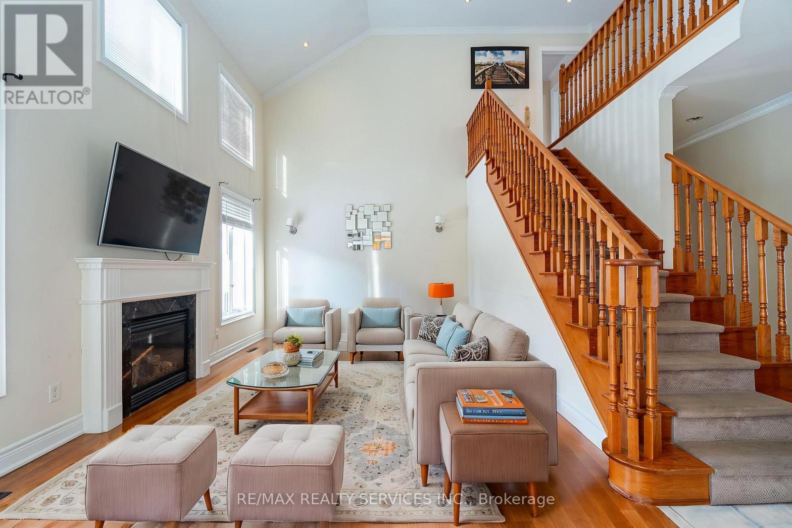 52 Mount Royal Circle, Brampton (vales Of Castlemore North), Ontario