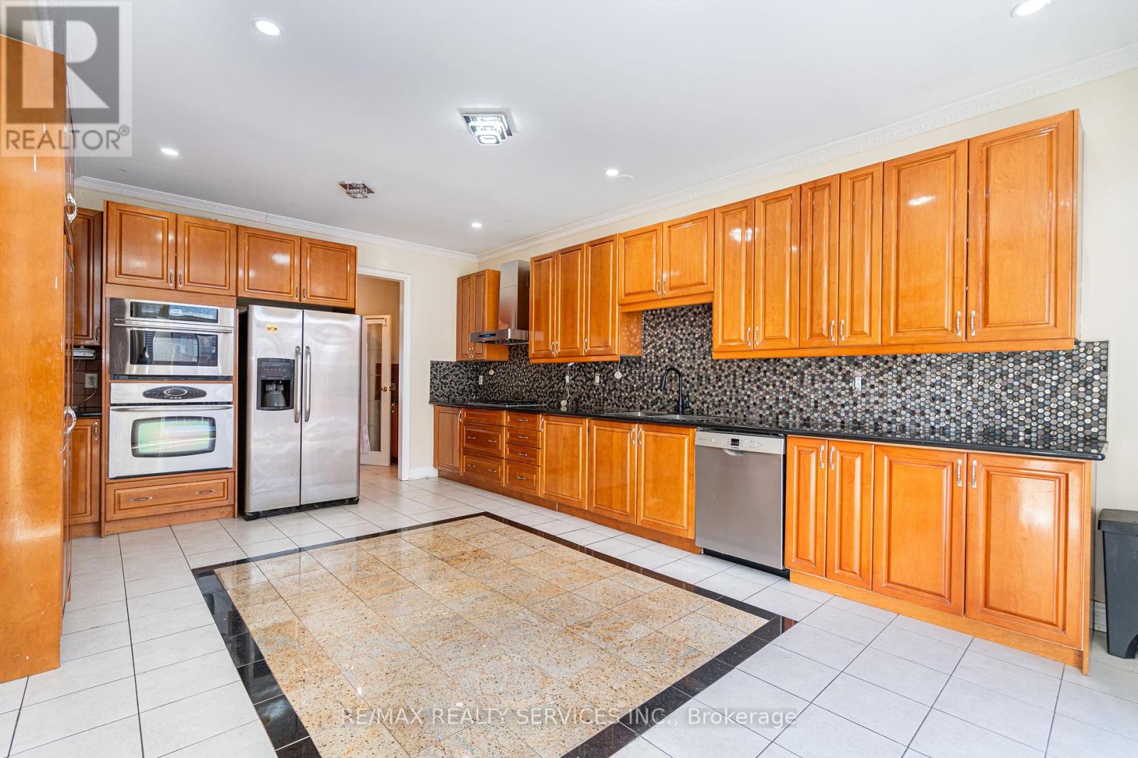 52 Mount Royal Circle, Brampton (vales Of Castlemore North), Ontario