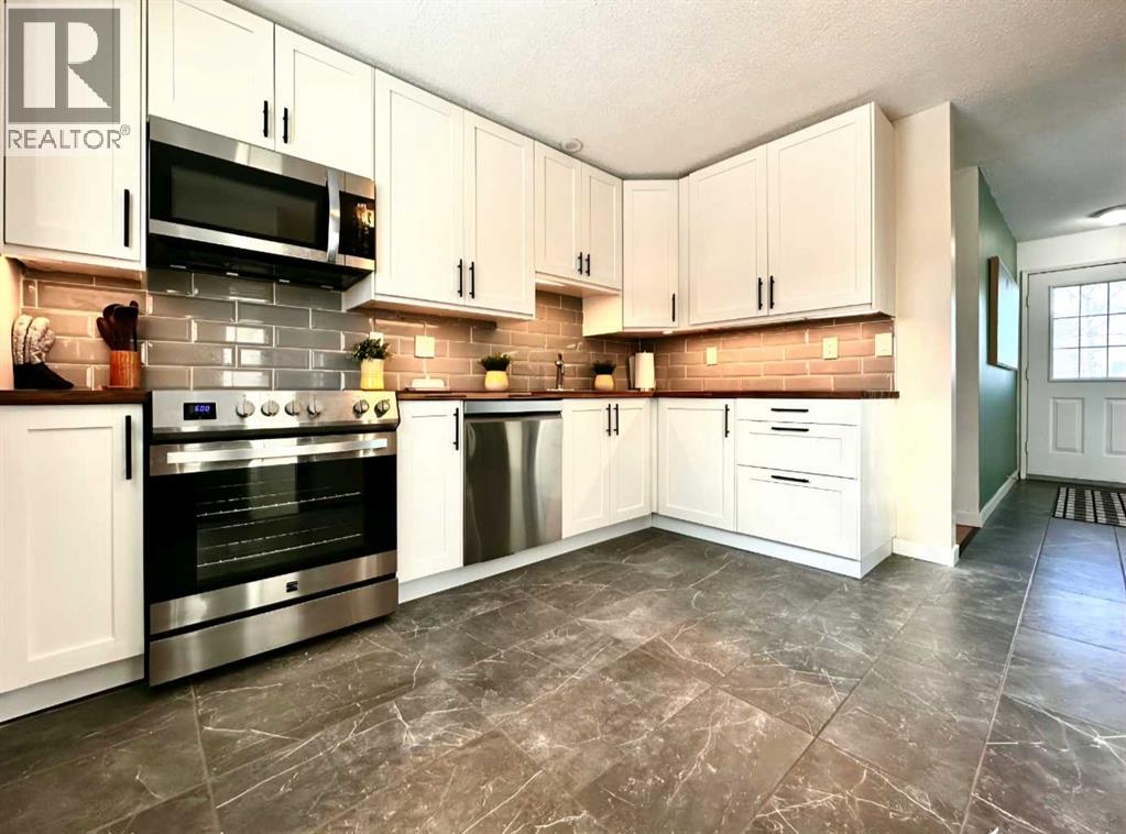 525 4 Avenue, Fox Creek, Alberta