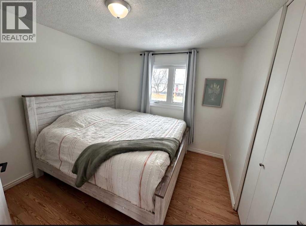 525 4 Avenue, Fox Creek, Alberta