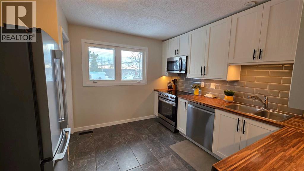 525 4 Avenue, Fox Creek, Alberta