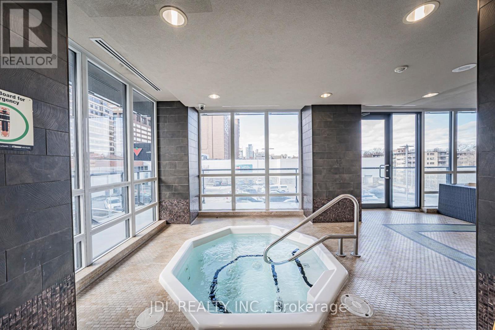 806 - 825 Church Street N, Toronto (rosedale-moore Park), Ontario