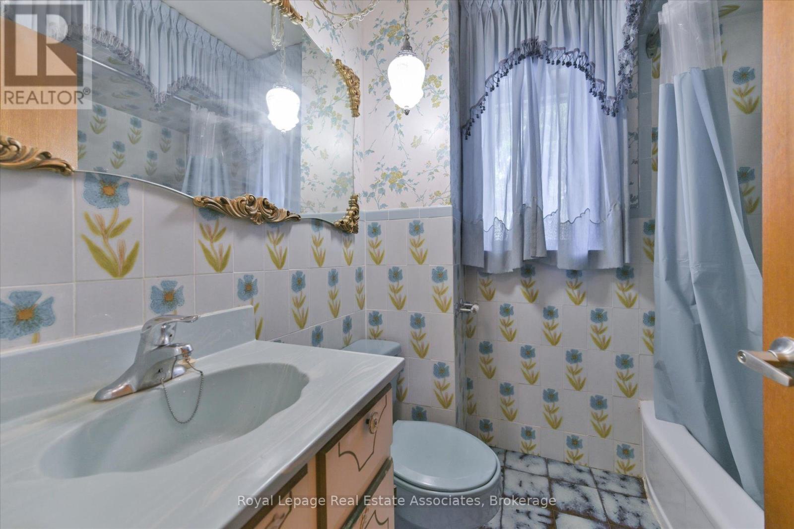 135 Jay Street, Toronto (maple Leaf), Ontario