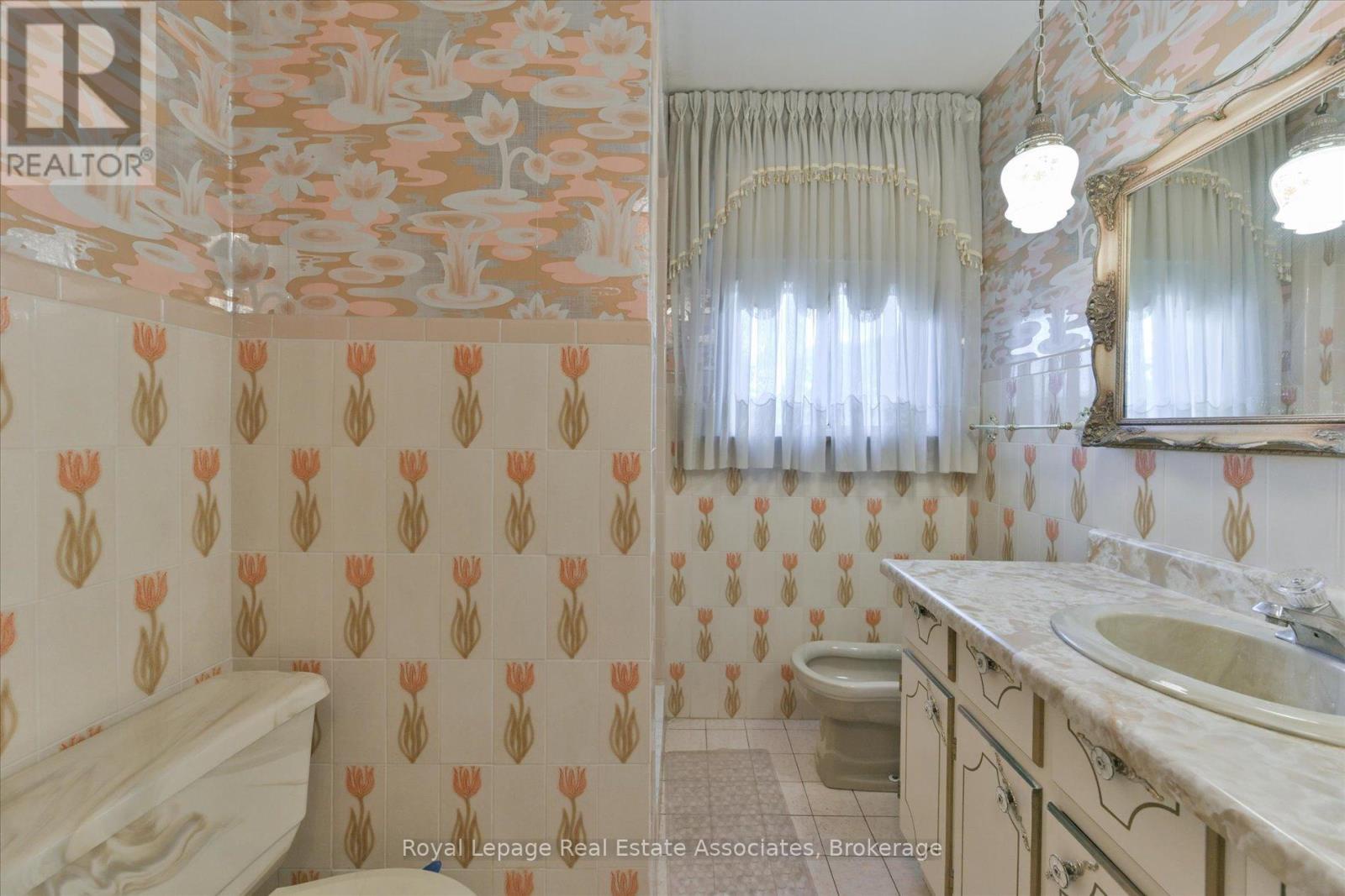 135 Jay Street, Toronto (maple Leaf), Ontario