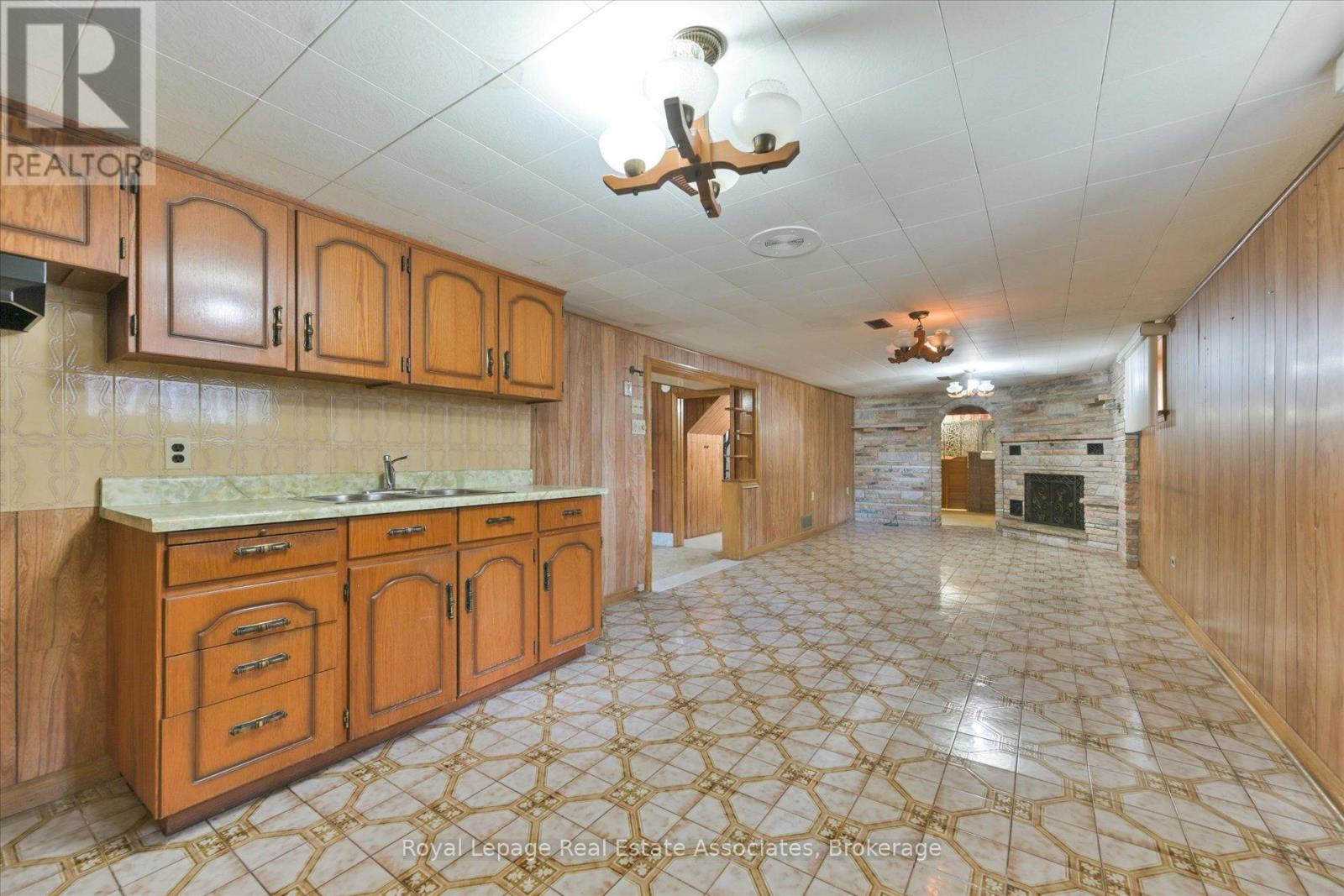 135 Jay Street, Toronto (maple Leaf), Ontario