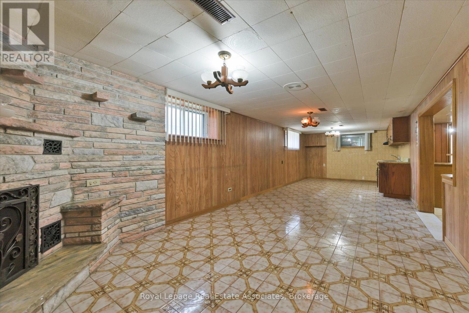 135 Jay Street, Toronto (maple Leaf), Ontario