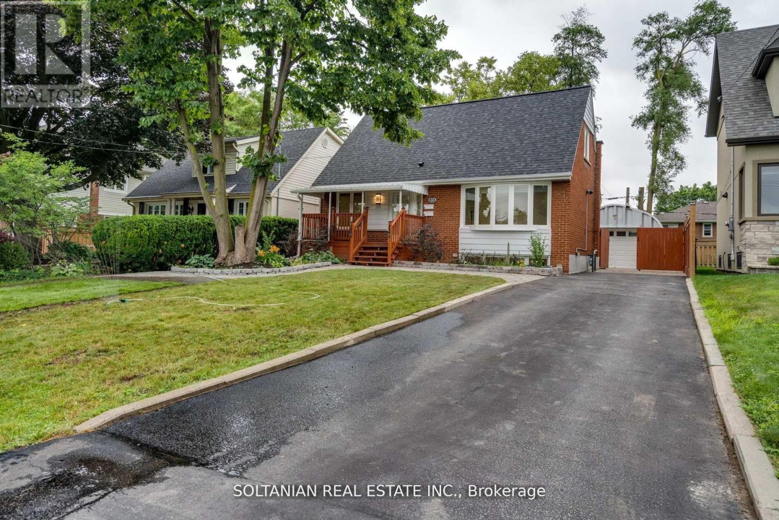 35 Cheshire Drive, Toronto (princess-rosethorn), Ontario