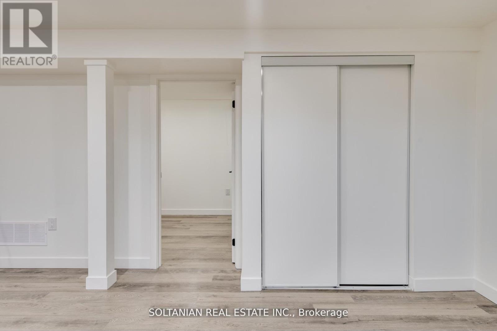 35 Cheshire Drive, Toronto (princess-rosethorn), Ontario