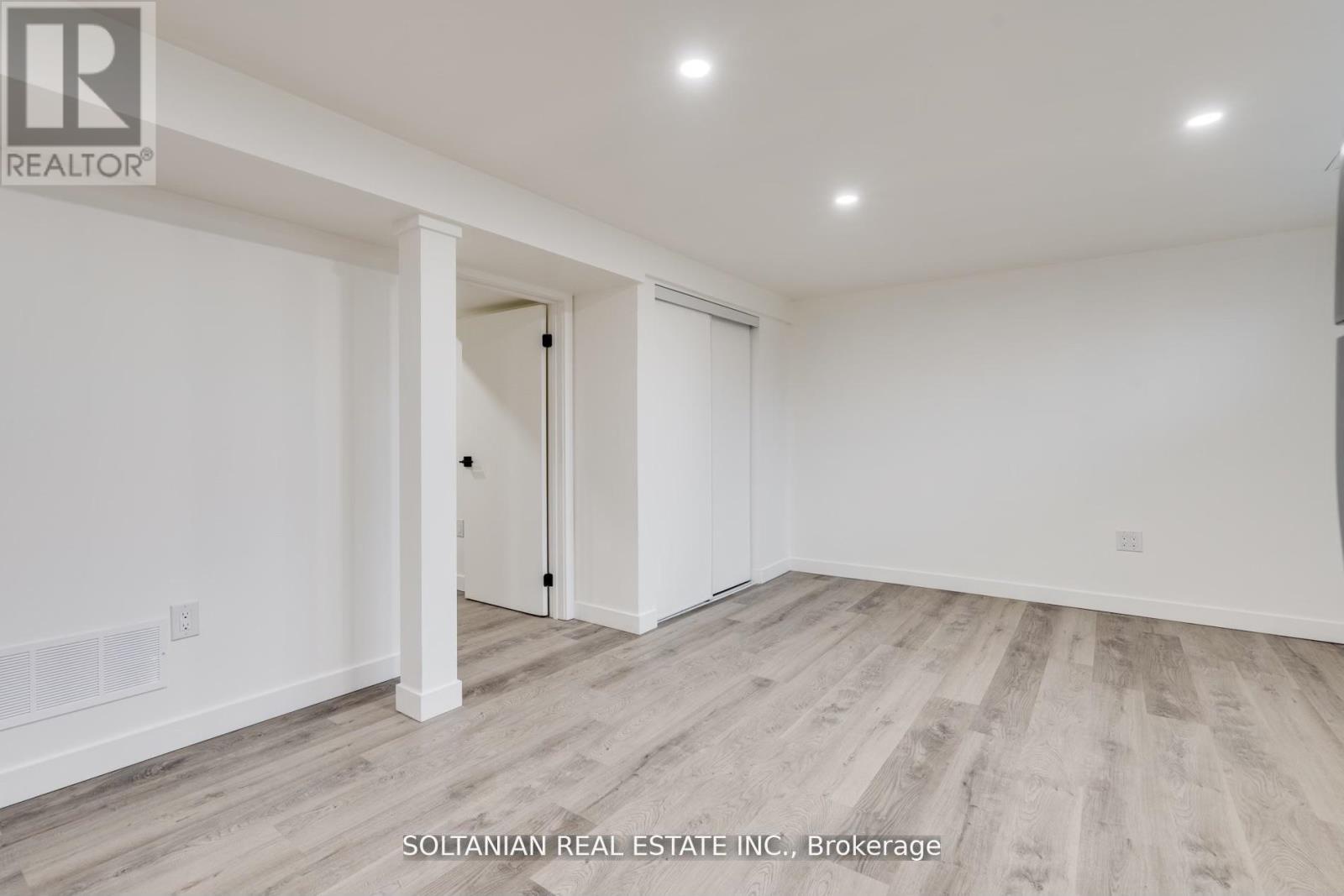 35 Cheshire Drive, Toronto (princess-rosethorn), Ontario