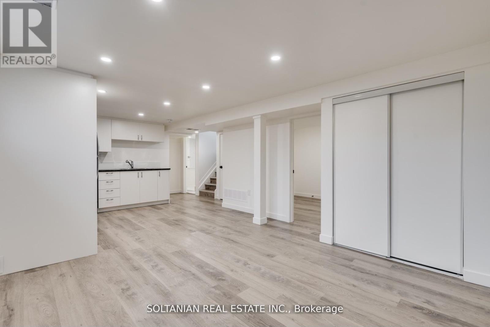 35 Cheshire Drive, Toronto (princess-rosethorn), Ontario