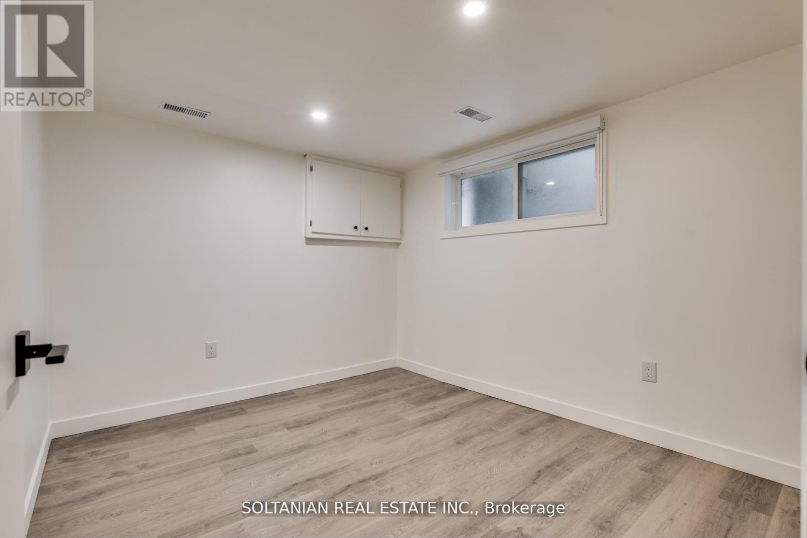 35 Cheshire Drive, Toronto (princess-rosethorn), Ontario