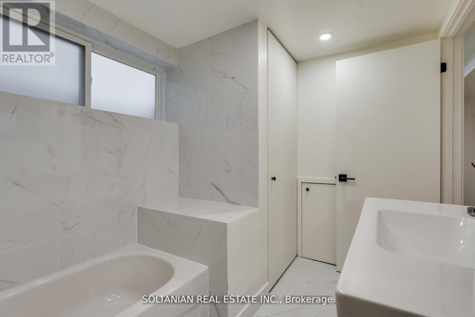 35 Cheshire Drive, Toronto (princess-rosethorn), Ontario