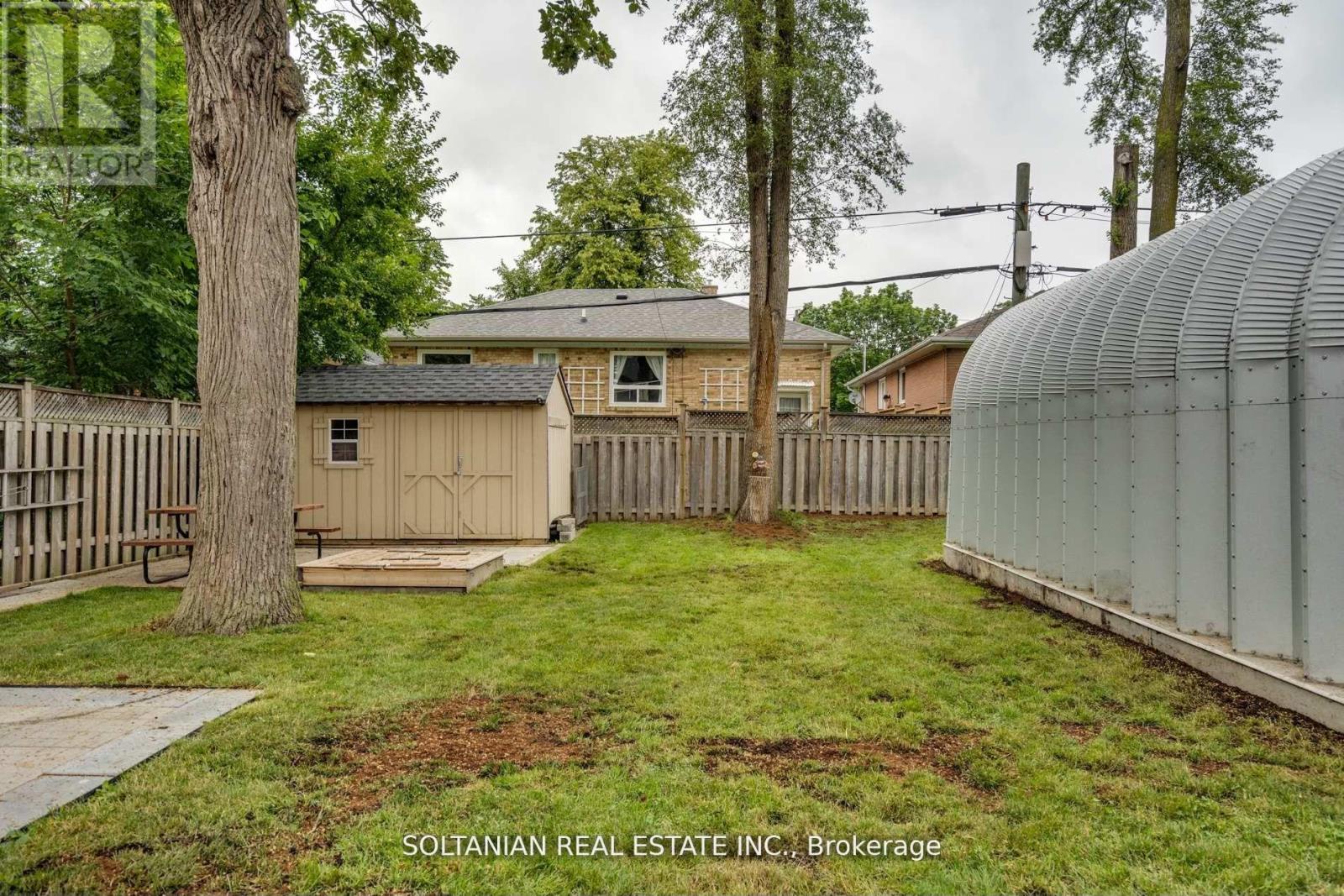 35 Cheshire Drive, Toronto (princess-rosethorn), Ontario