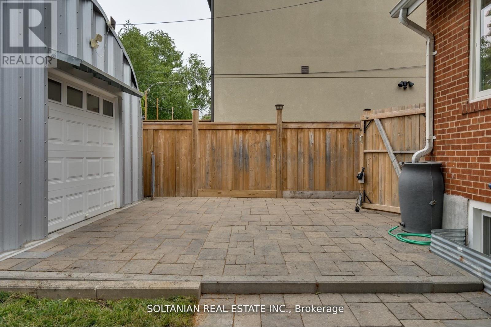 35 Cheshire Drive, Toronto (princess-rosethorn), Ontario