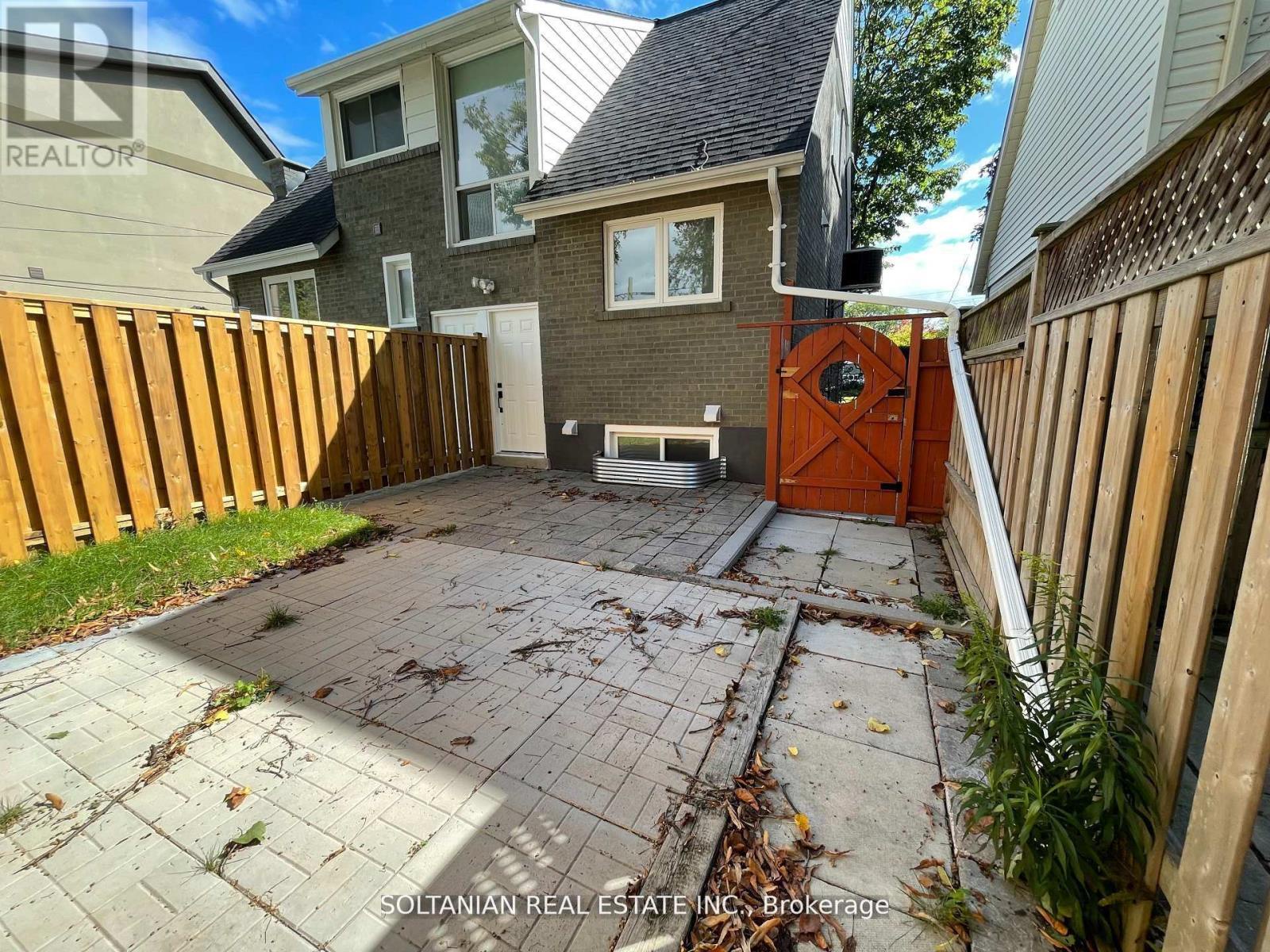 35 Cheshire Drive, Toronto (princess-rosethorn), Ontario