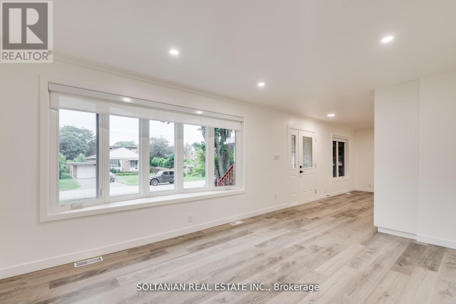 35 Cheshire Drive, Toronto (princess-rosethorn), Ontario