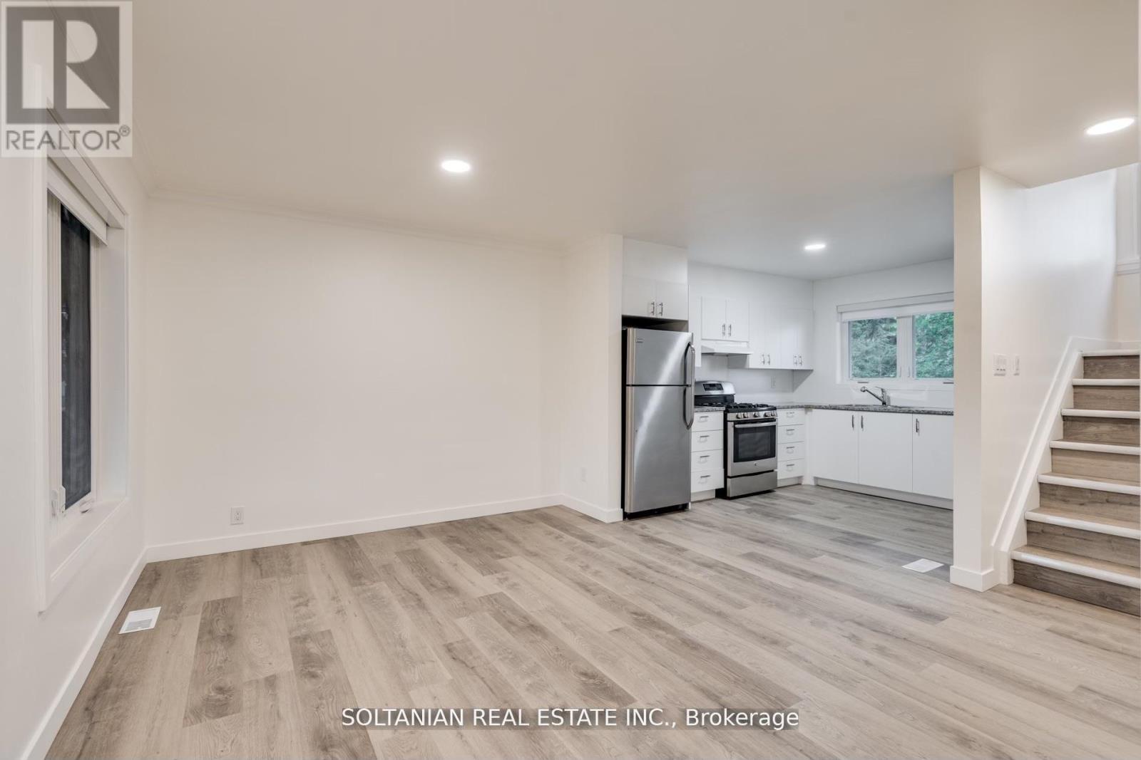 35 Cheshire Drive, Toronto (princess-rosethorn), Ontario