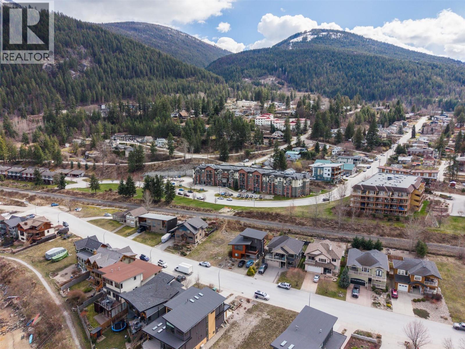 1002 Sproat Drive, Nelson, British Columbia