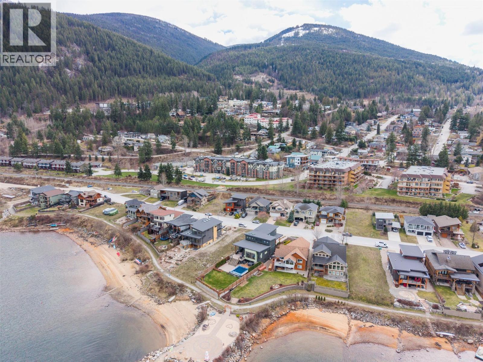 1002 Sproat Drive, Nelson, British Columbia