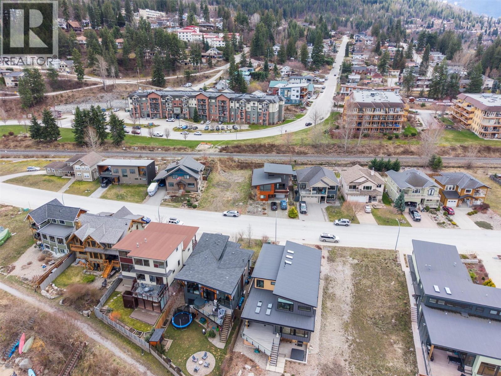 1002 Sproat Drive, Nelson, British Columbia