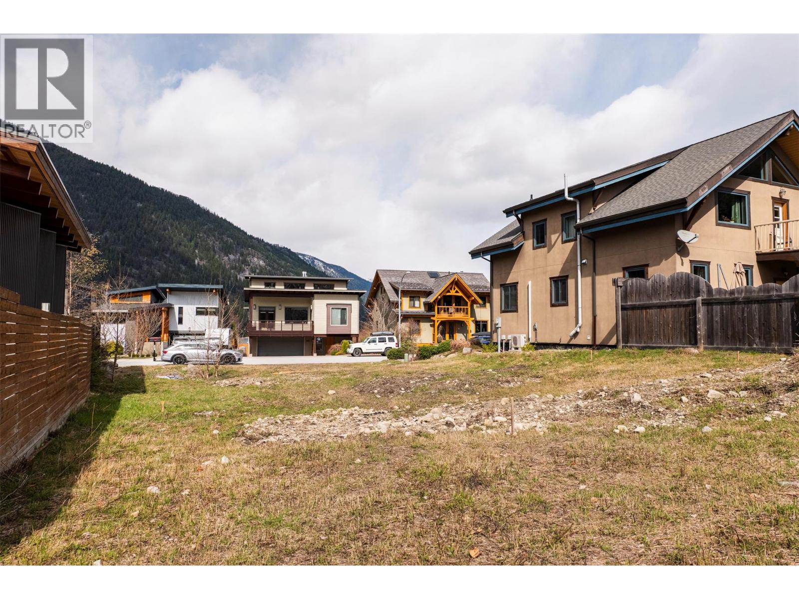 1002 Sproat Drive, Nelson, British Columbia