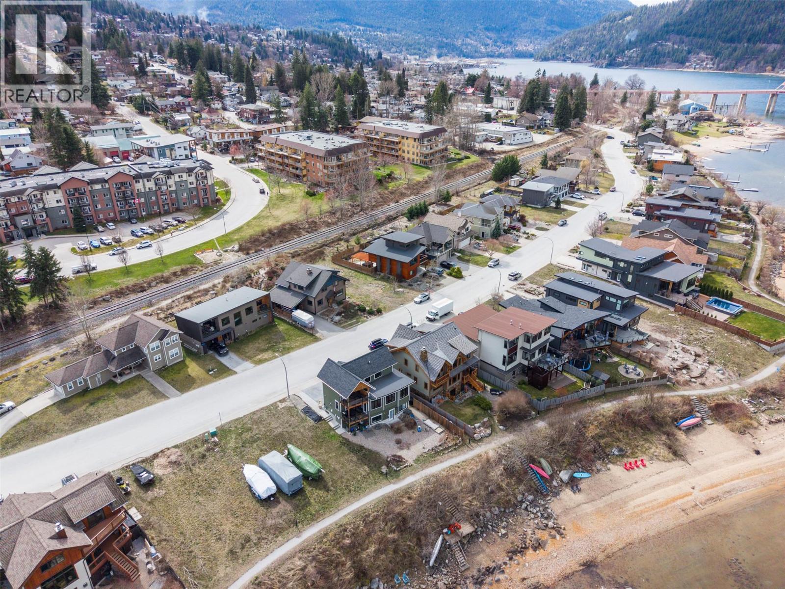 1002 Sproat Drive, Nelson, British Columbia