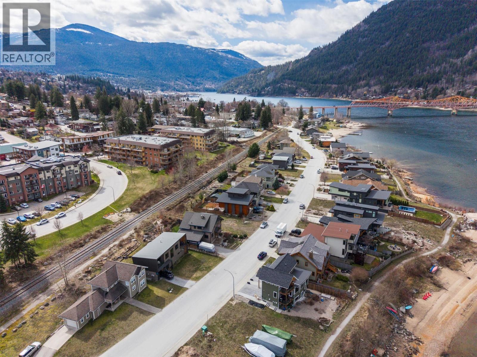1002 Sproat Drive, Nelson, British Columbia