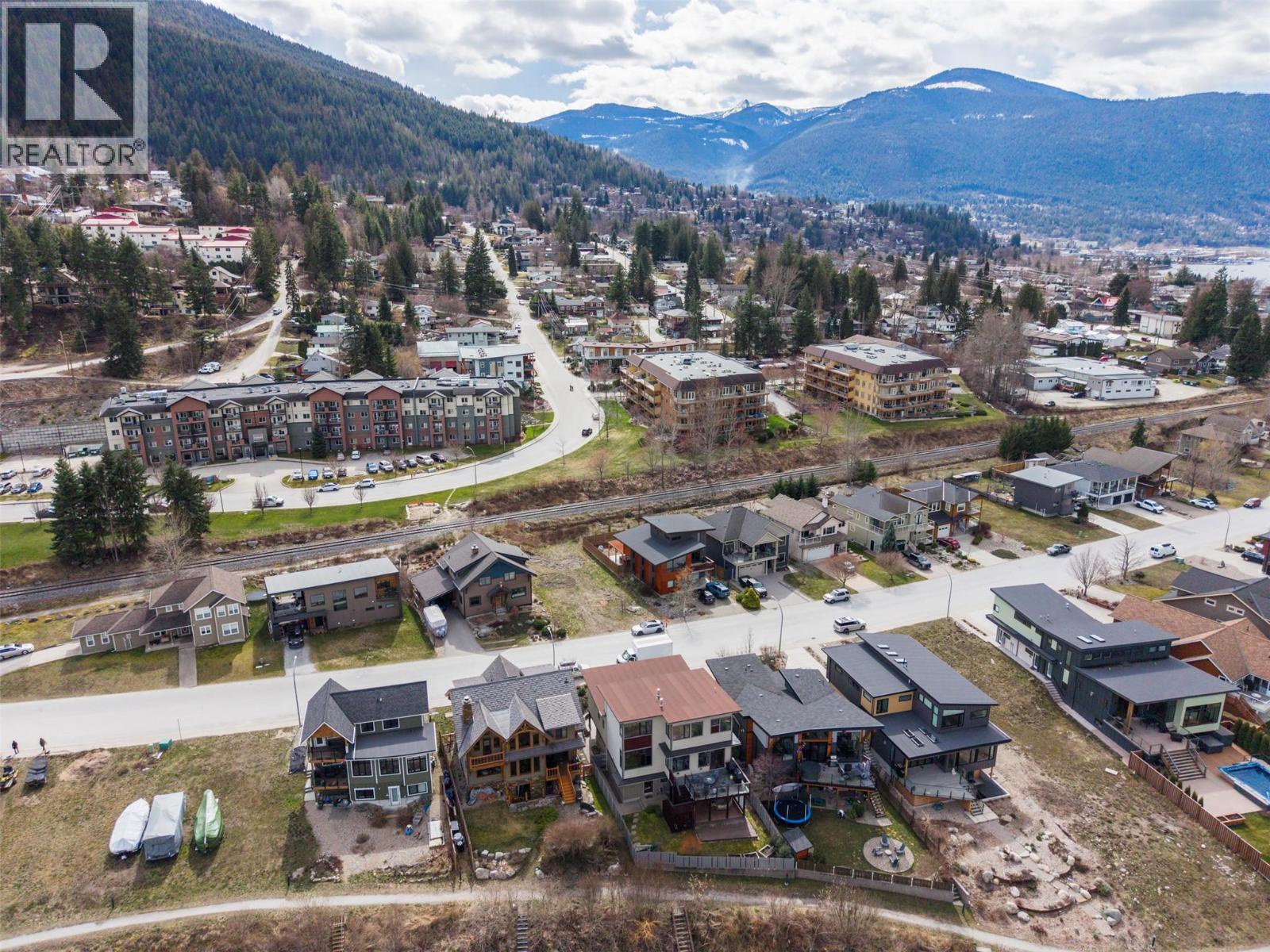 1002 Sproat Drive, Nelson, British Columbia
