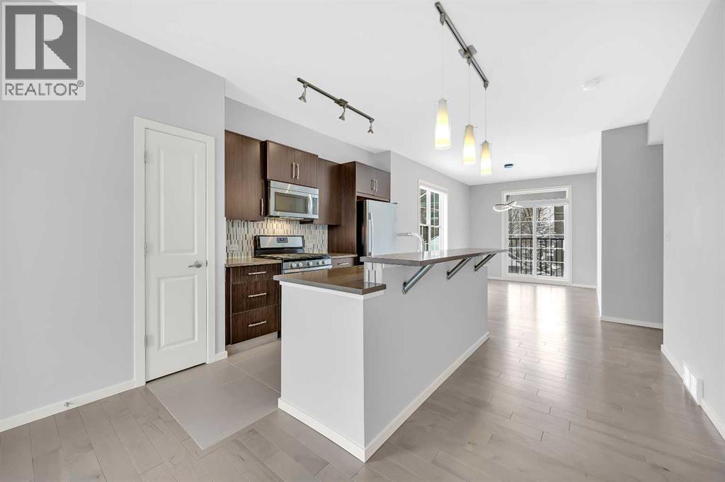 455 Ascot Circle Sw, Calgary, Alberta