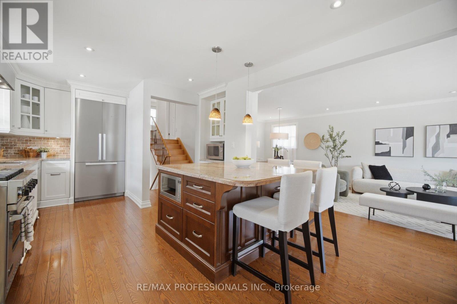 2 Thicket Road, Toronto (markland Wood), Ontario