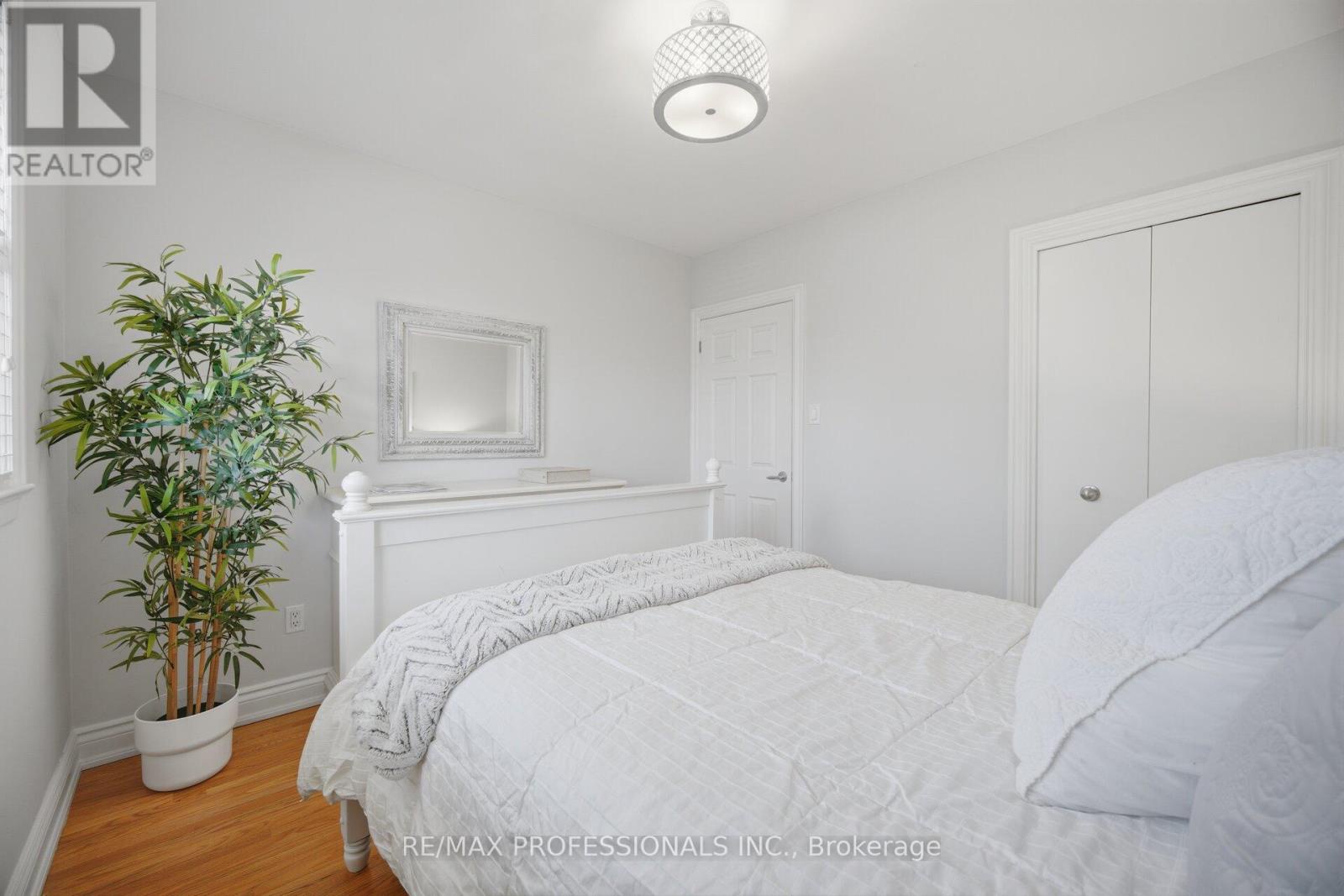 2 Thicket Road, Toronto (markland Wood), Ontario