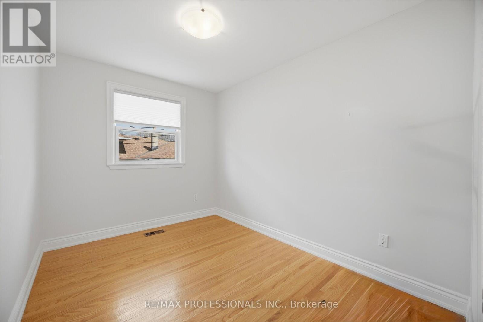 2 Thicket Road, Toronto (markland Wood), Ontario