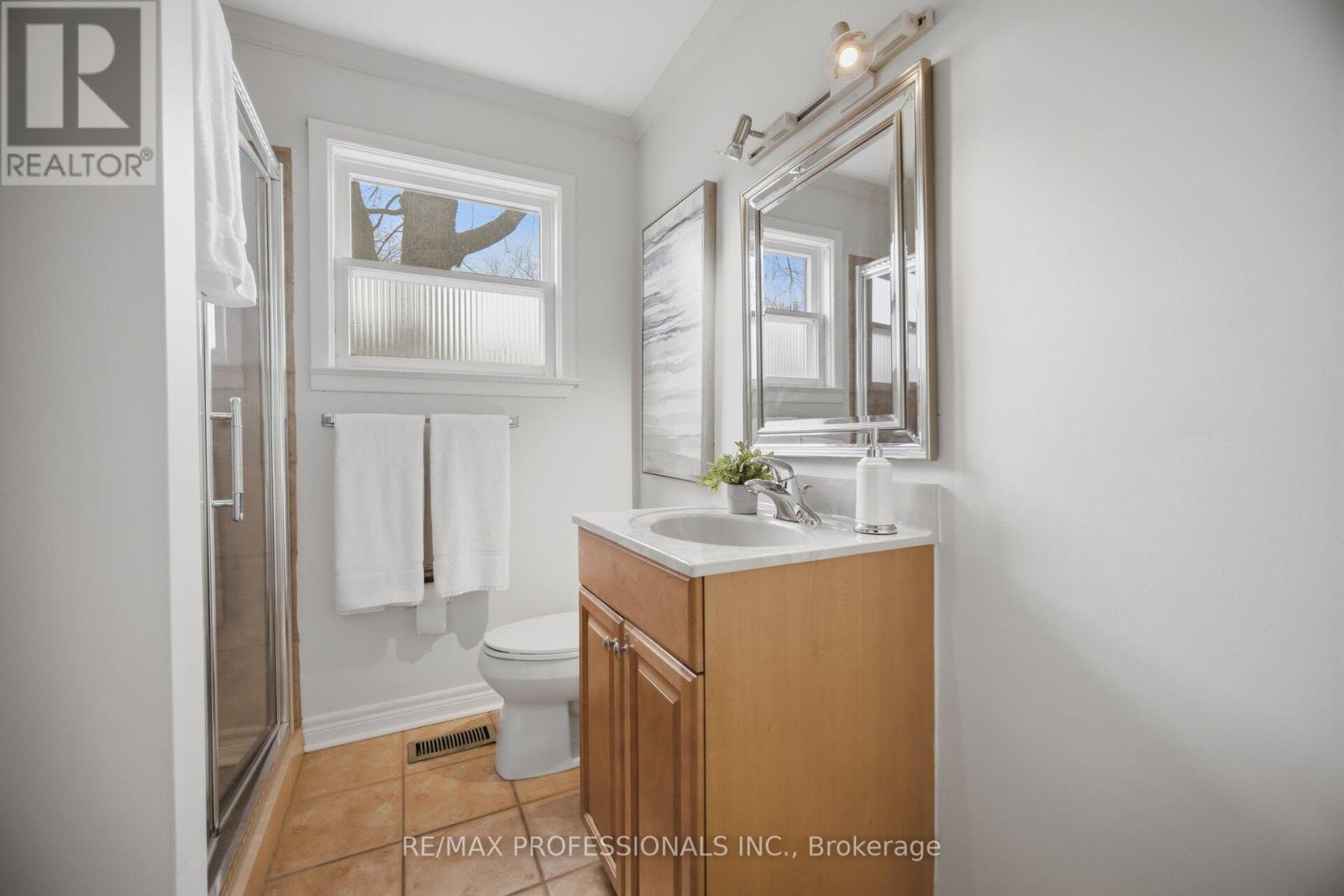 2 Thicket Road, Toronto (markland Wood), Ontario